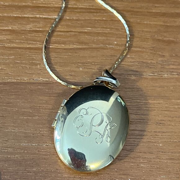 Vintage Jewelry Gold Tone Oval Monogrammed Polished Picture Locket Necklace 24” - Picture 1 of 6